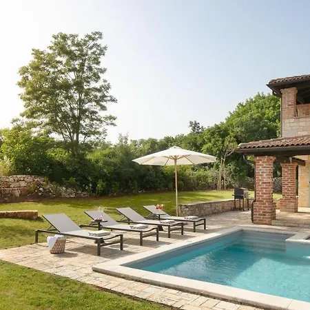 Villa Family Calluna With Pool And Grill In Porec *