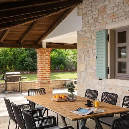 Villa Family Calluna With Pool And Grill In Porec *