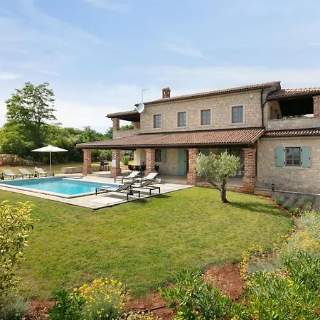 Family Calluna With Pool And Grill In Porec Villa