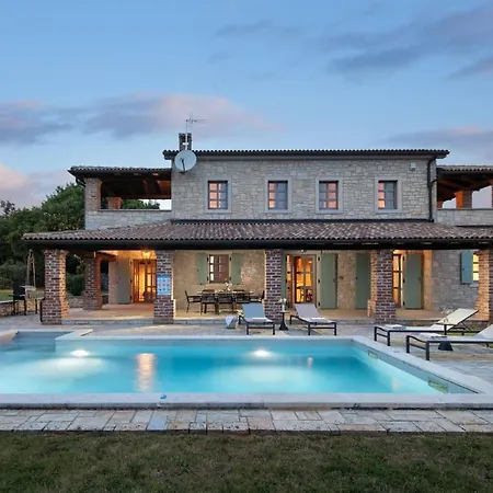 Villa Family Calluna With Pool And Grill In Porec